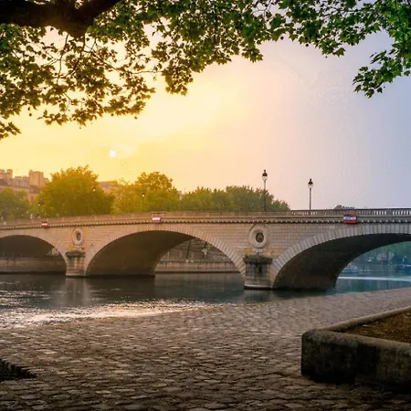 17m2 St Germain Des Pres Paříž